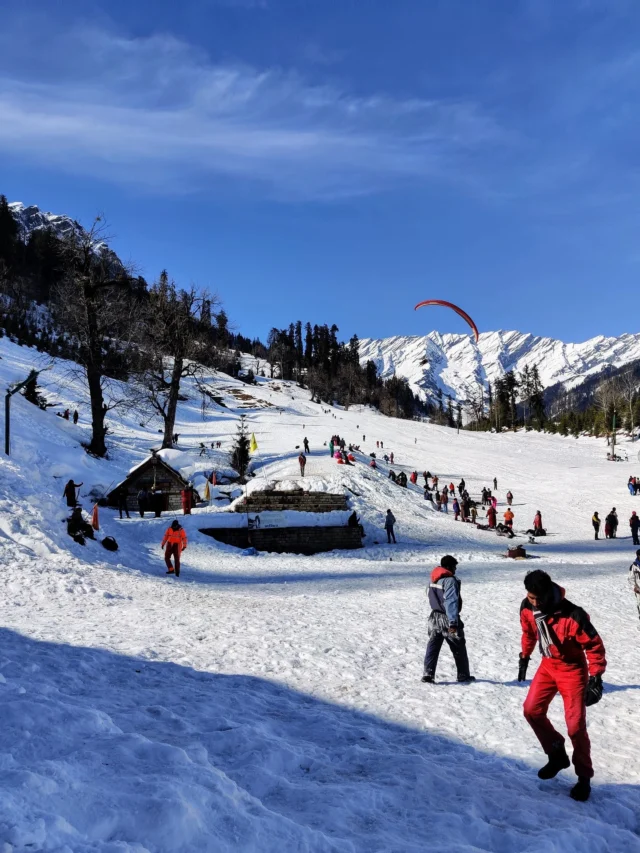 Does manali have snow in december ?