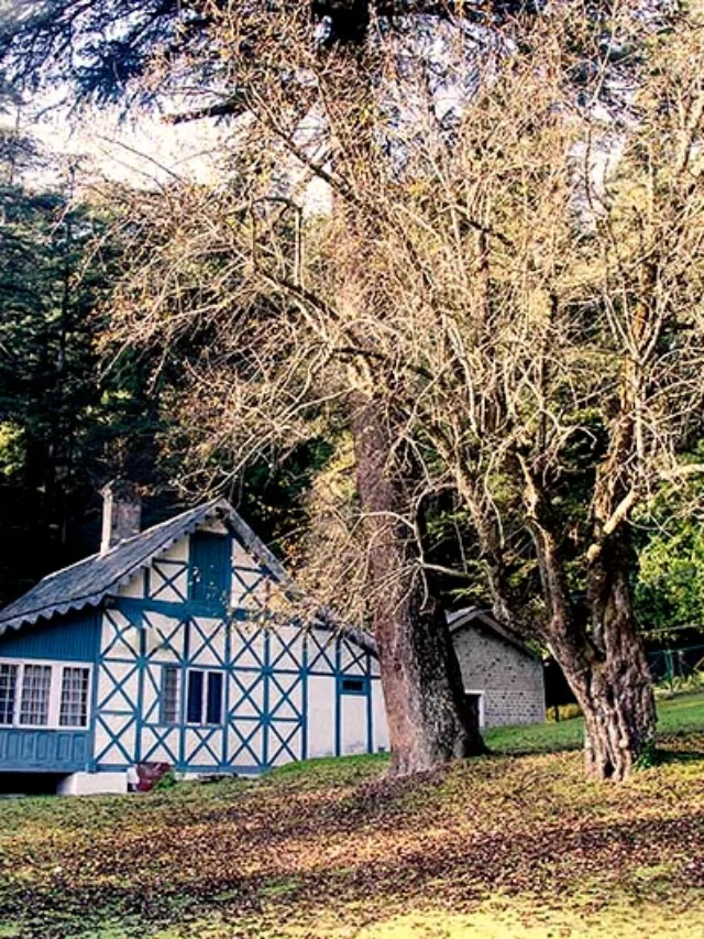 लैंसडाउन में ठहरने के लिए कौन-कौन सी जगहें हैं?