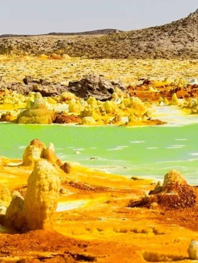 इन खतरनाक जगहों पर आपको कभी नहीं जाना चाहिए